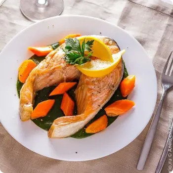 Стейк из лосося с соусом из шпината - 10 пор.