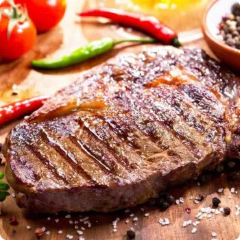 Стейк из свиной шеи с чимичурри и пюре из красного перца