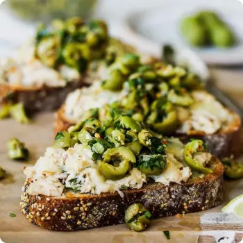 Сырная брускетта из тунца и оливковой сальсой - 12 шт.