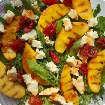 Летний салат с нектарином - 10 пор.